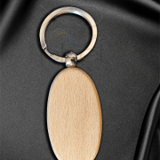 Anhänger aus Buchenholz mit Edelstahlring, Form Oval